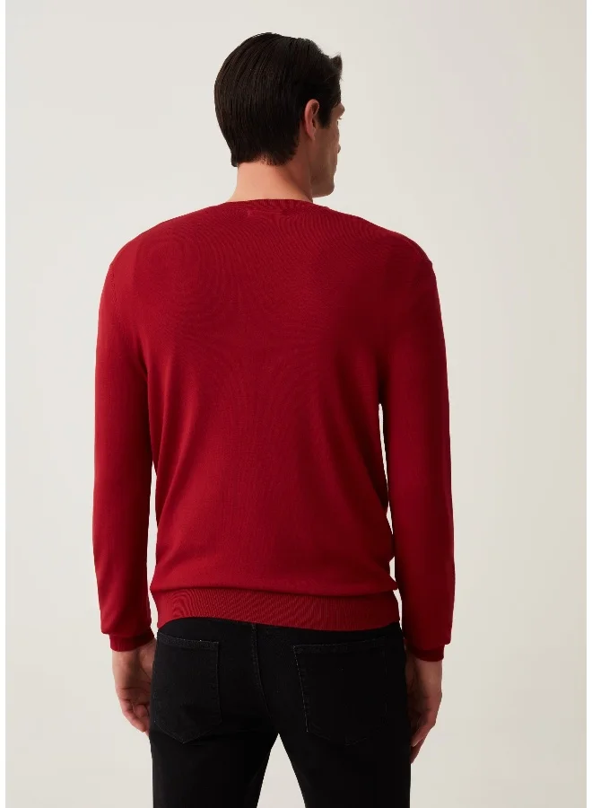 او في اس Round neck pullover