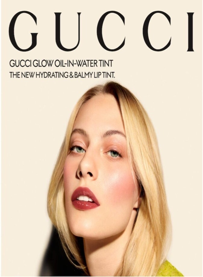 غوتشي مستحضر GUCCI Glow Oil-In-Water Tint (تركيبة زيت في ماء) – درجة 129 (Paula Maple) – أحمر شفاه سائل مرطب بلمعان متألق. - Image 4