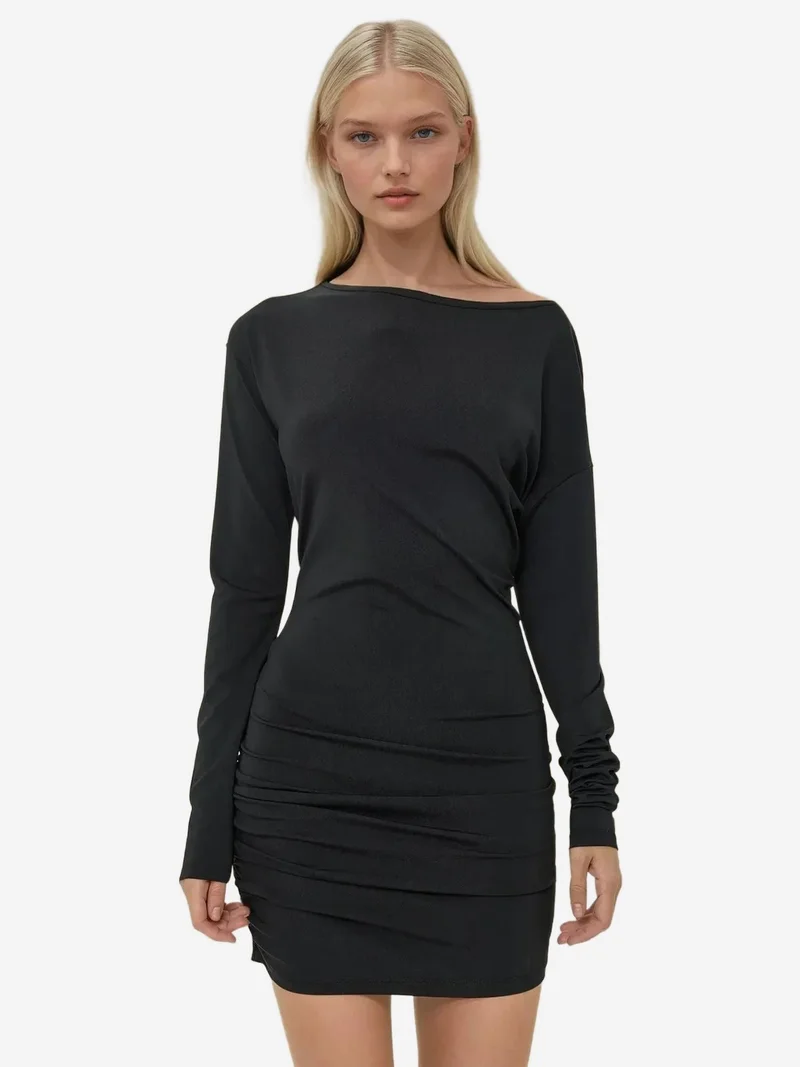 زوبعة فستان قصير ضيق بياقة قارب