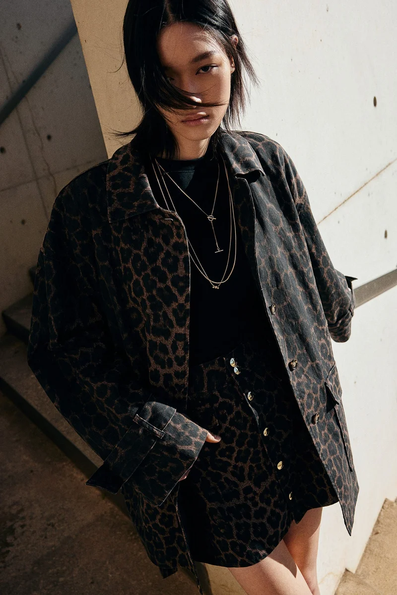 اتش اند ام تنورة قصيرة بتصميم