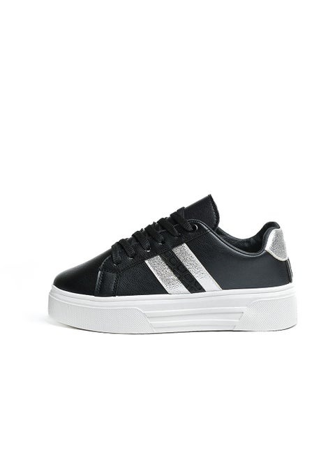 Chic And Comfy  Women's Side Colored Flat Sneakers