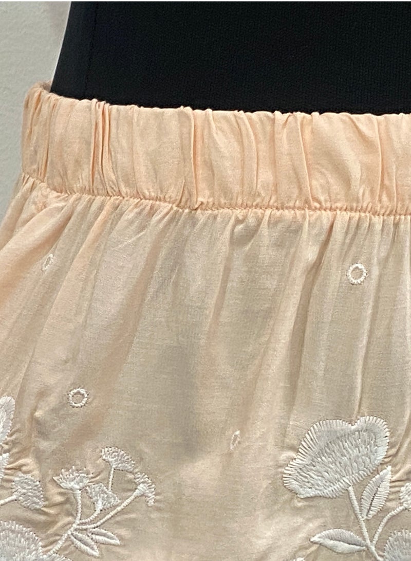 Mei Stylish Women`s Casual Floral Embroidery Cotton Shorts - Image 5
