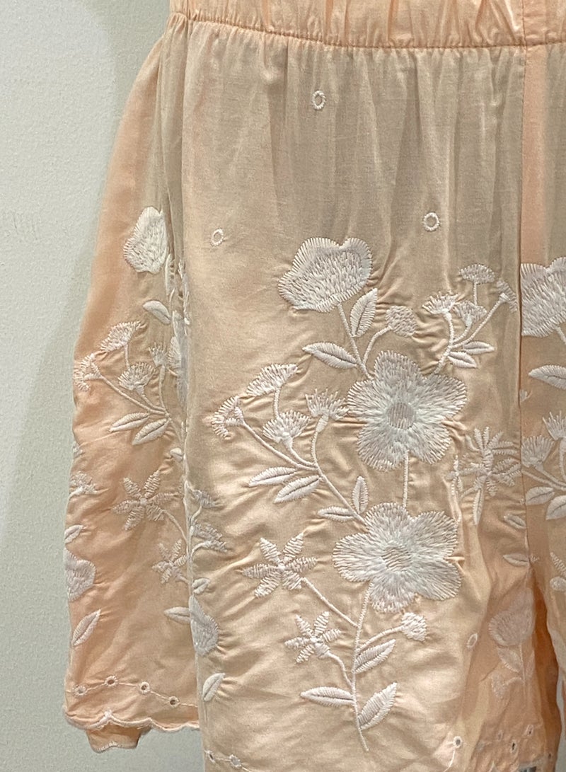 Mei Stylish Women`s Casual Floral Embroidery Cotton Shorts - Image 3