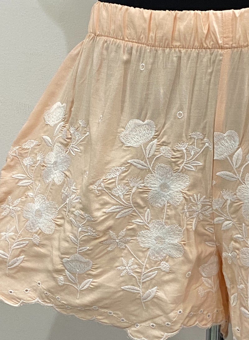 Mei Stylish Women`s Casual Floral Embroidery Cotton Shorts - Image 4