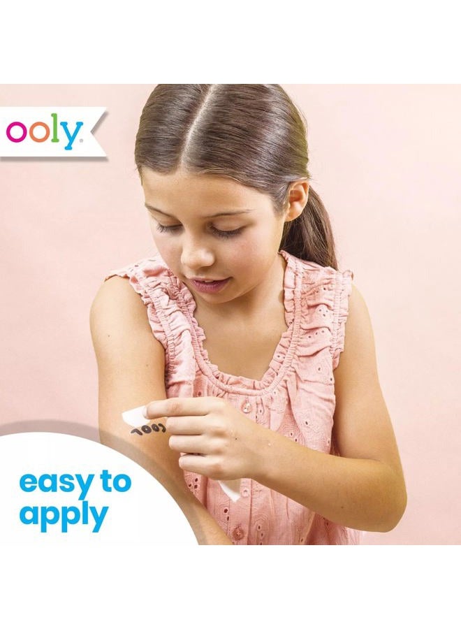 Ooly 50 وشم مؤقت لامع للأطفال، آمن وغير سام، هدايا حفلات، حرف صيفية للأطفال من 4-8 سنوات، مثالية لملء أكياس الهدايا وزينة أعياد الميلاد الممتعة - أصدقاء ممتعون - Image 5