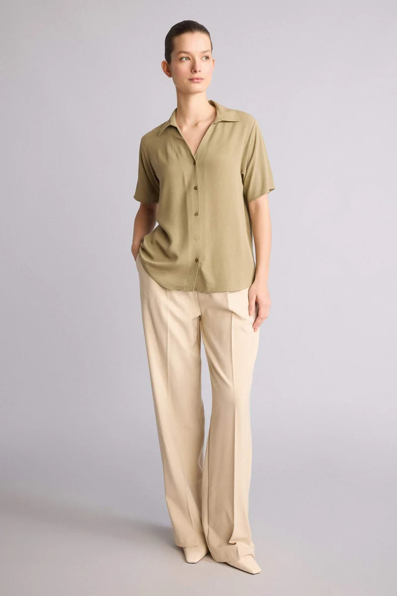 ديفاكتو Regular Fit Flap Collar Crinkle Viscose Short Sleeve Shirt