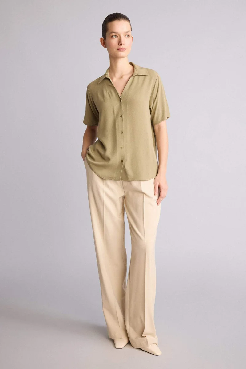 ديفاكتو Regular Fit Flap Collar Crinkle Viscose Short Sleeve Shirt