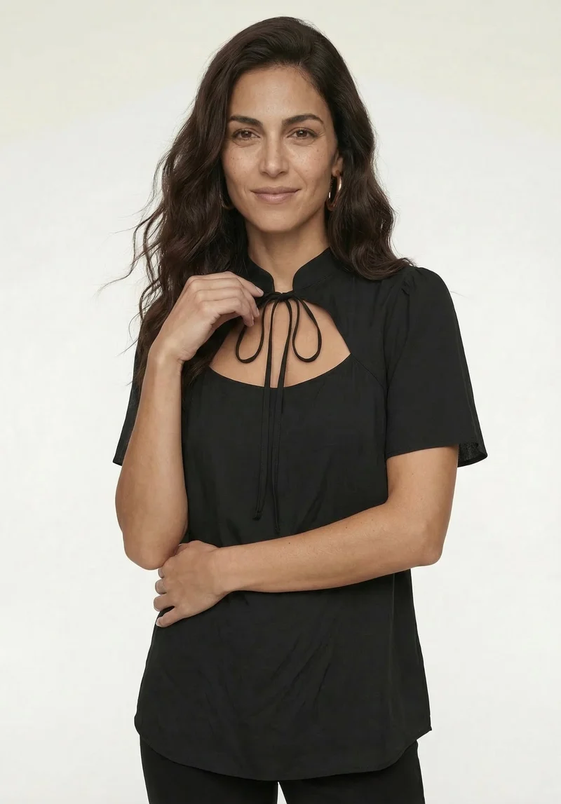 ليلي وليونيل Camille Flutter Sleeve Top In Black
