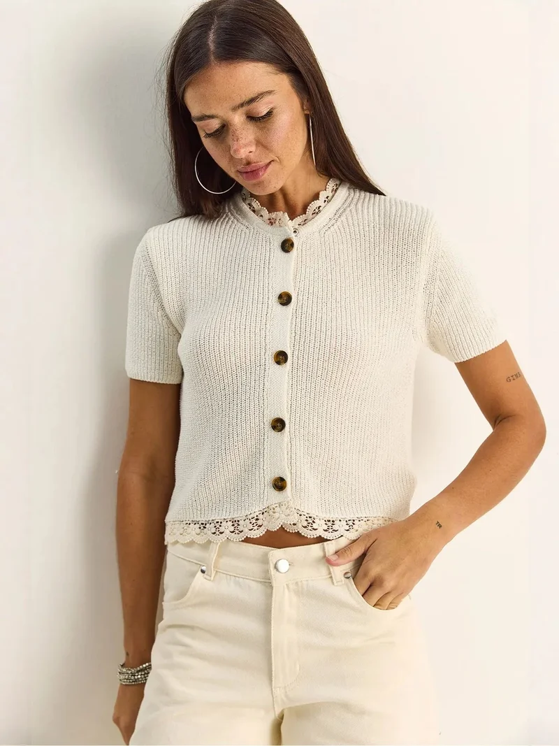 بيانكو لوتشي LUCCI Crop Ribbed Button Cardigan