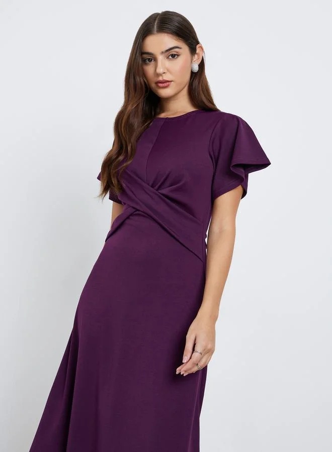 ستايلي فستان ميدي بتفاصيل عُقدة