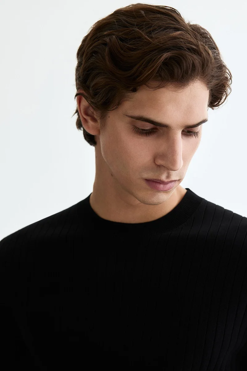 اتش اند ام تي-شيرت بقصّة سلِم