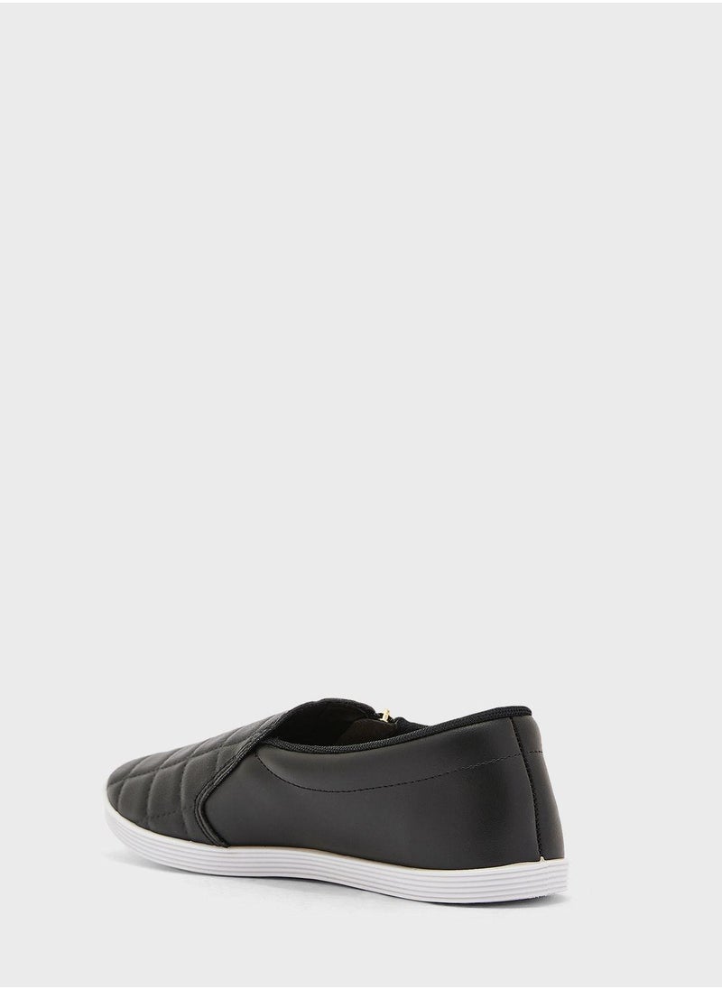 Beira Rio Miranda Low Top Sneakers  - Image 2