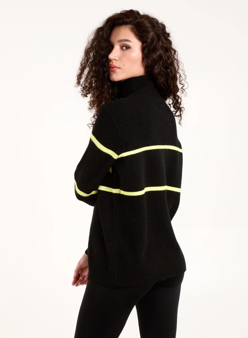 بلو فانيلا كنزة بسحاب وشعار