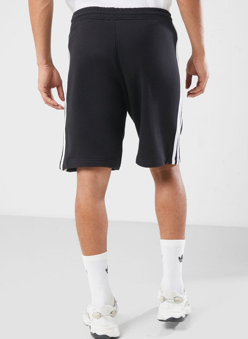 اديداس اوريجينالز شورت مزين بطبعة شعار العلامة التجارية الـ 3 خطوط - Image 3