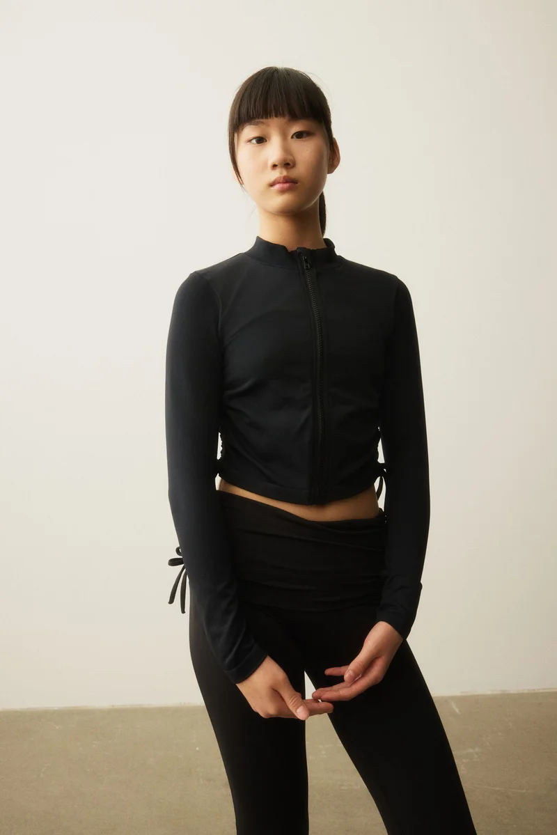 اتش اند ام جاكيت رياضي بسحاب وتقنية دراي موف