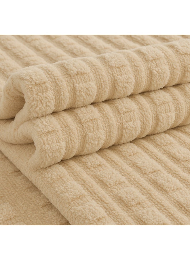 مينج لي مفرش شتوي فاخر 8 قطع وجهين (مخمل × فرو) مقاس مزدوج 250×230 سم – تصميم أنيق يمنحك دفئاً وراحة فندقية فاخرة - Image 4