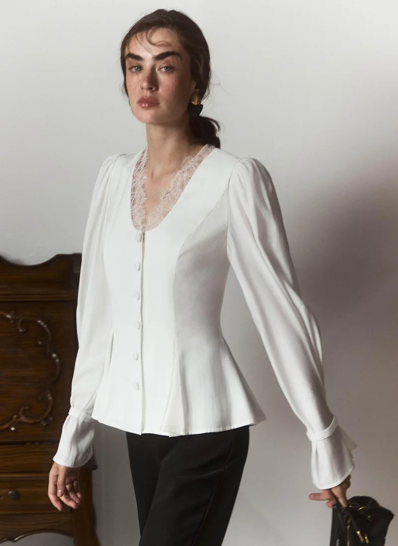 Lichi  Fitted blouse with voluminous sleeves and lace for Women | Best Price UAE