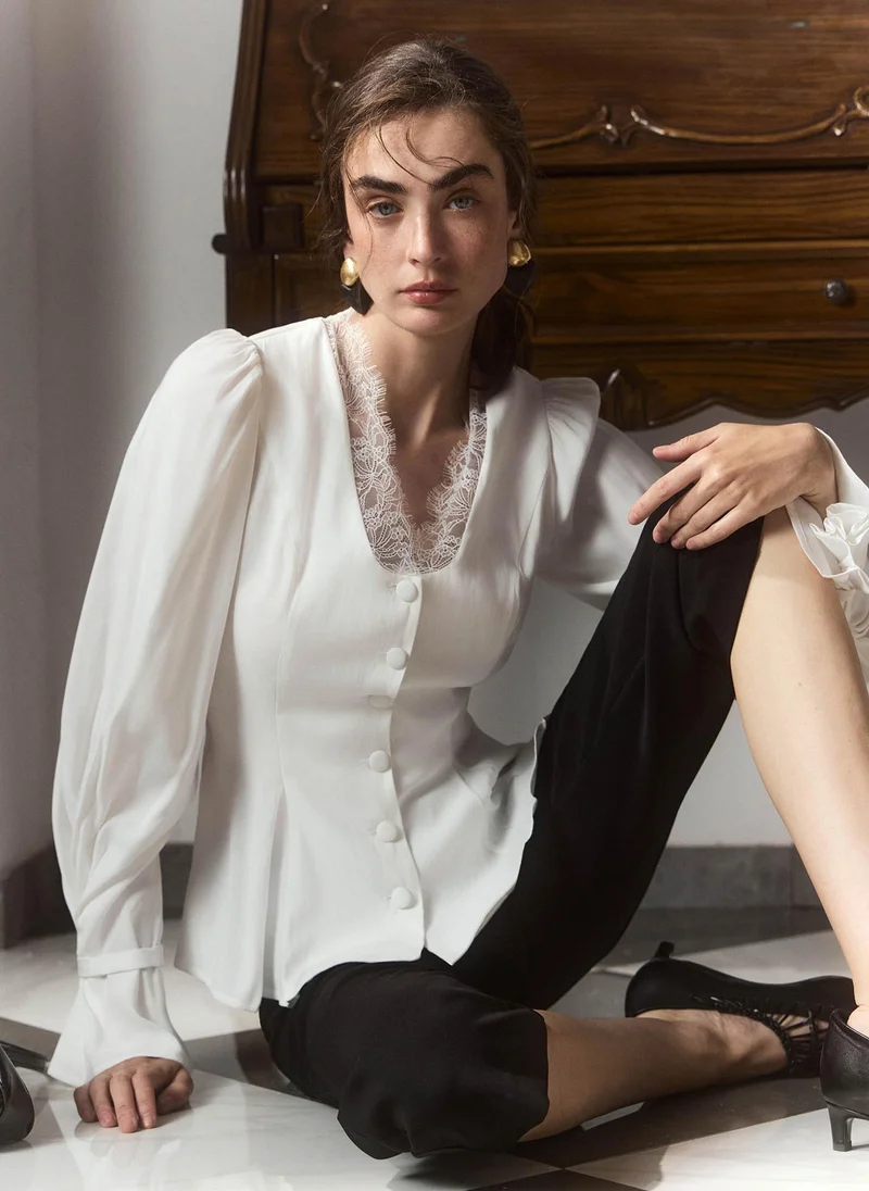 Lichi  Fitted blouse with voluminous sleeves and lace for Women | Best Price UAE
