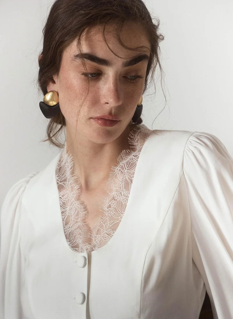 Lichi  Fitted blouse with voluminous sleeves and lace for Women | Best Price UAE
