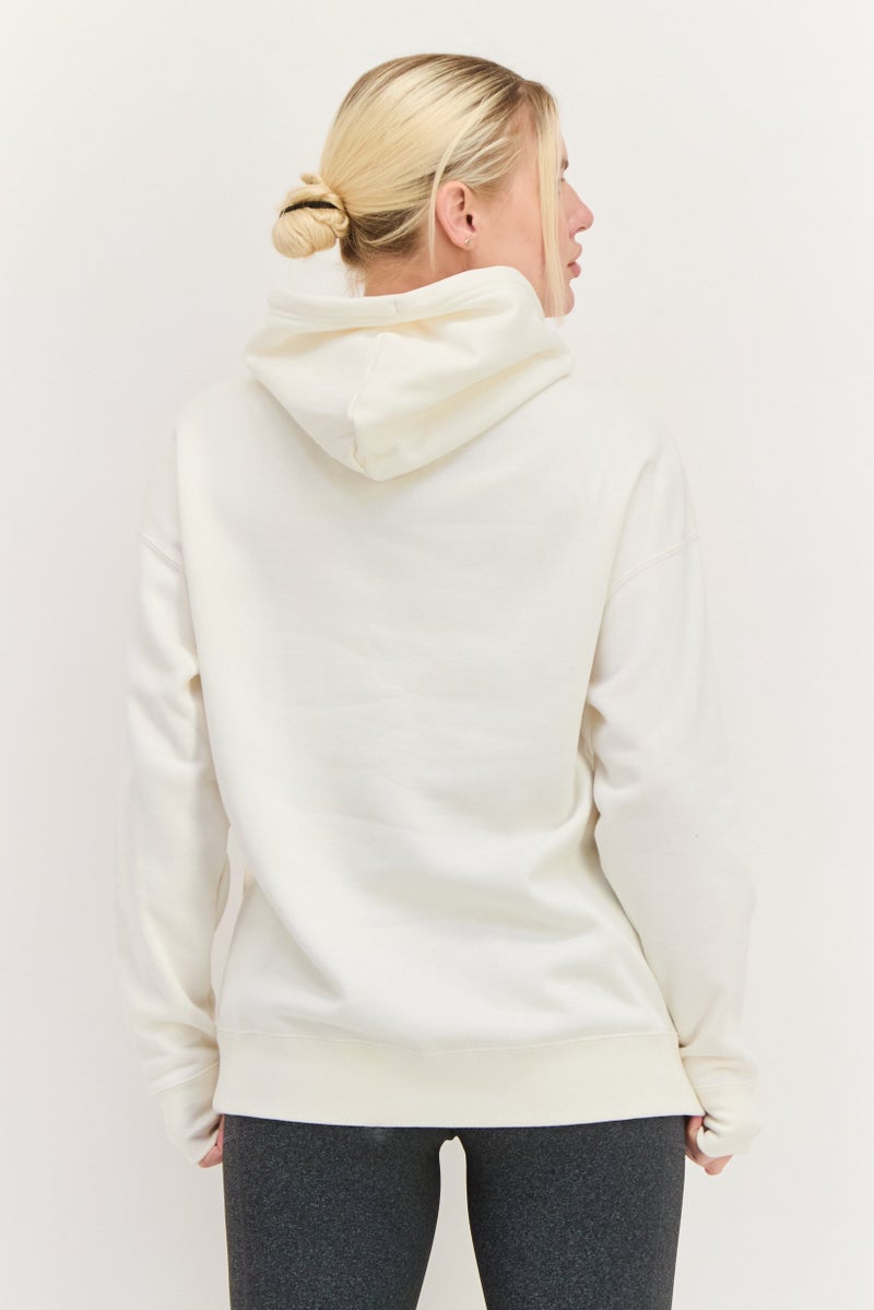 PUMA سويت شيرتات خارجية مطرزة للنساء بقصة مريحة، أبيض فاتح - Image 3