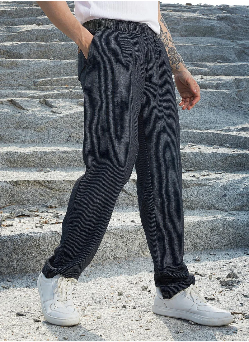 Campus Sutra Campus Sutra Men's Moon Grey Heathered Tailored Trousers For Casual Wear | Relaxed Fit | Low-Rise | Button Closure | Trousers Crafted With Comfort Fit For Everyday Wear