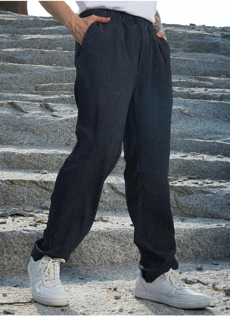 Campus Sutra Campus Sutra Men's Moon Grey Heathered Tailored Trousers For Casual Wear | Relaxed Fit | Low-Rise | Button Closure | Trousers Crafted With Comfort Fit For Everyday Wear