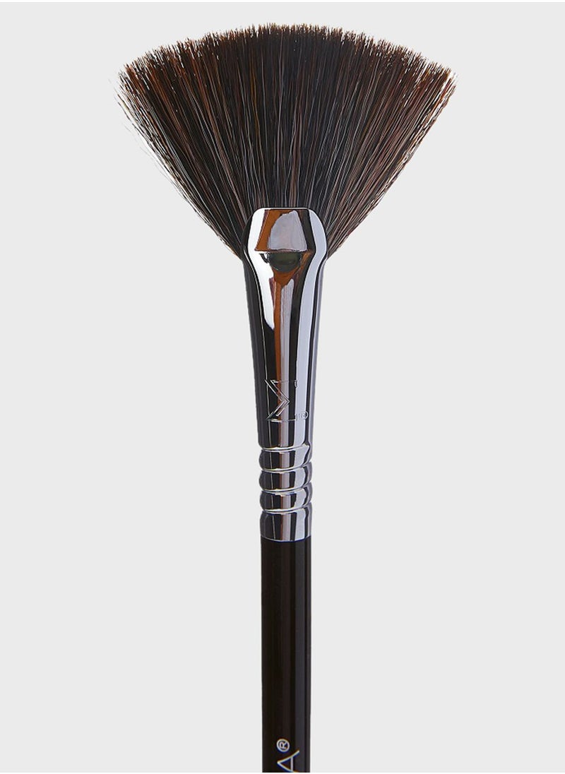 Sigma Beauty - F42 - Strobing Fan - Image 1