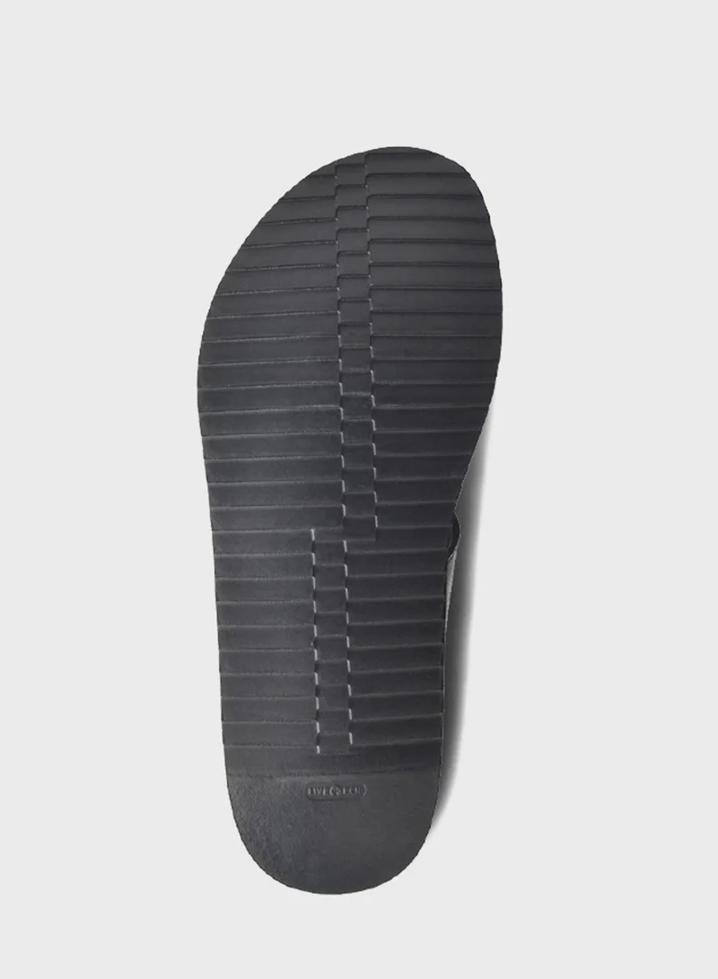 Language Gilson Sandals