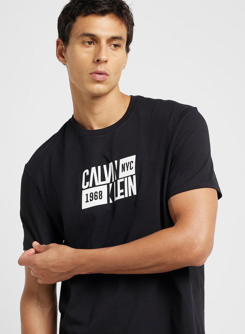 كالفن كلاين جينز تيشيرت بياقة دائرية برسومات - Image 3