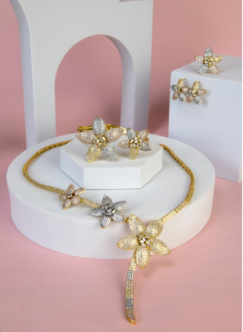 إكسسوارات آر. سي. إي طقم مجوهرات من الزركونيا بتصميم زهرة ساحرة للنساء مناسب إكسسوارات الزفاف يضم أربع قطع - طوق - حلق - خاتم و ارسوارة - Image 1