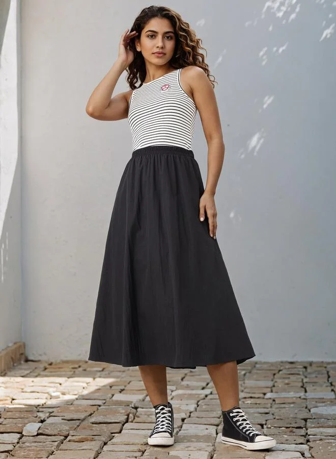 اس بي كاركترز بلوزة بدون أكمام مخططة بياقة دائرية