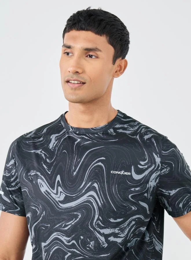 ستايلي اكتيف تيشيرت بشعار على الصدر بطبعة رخامية بقصة عادية