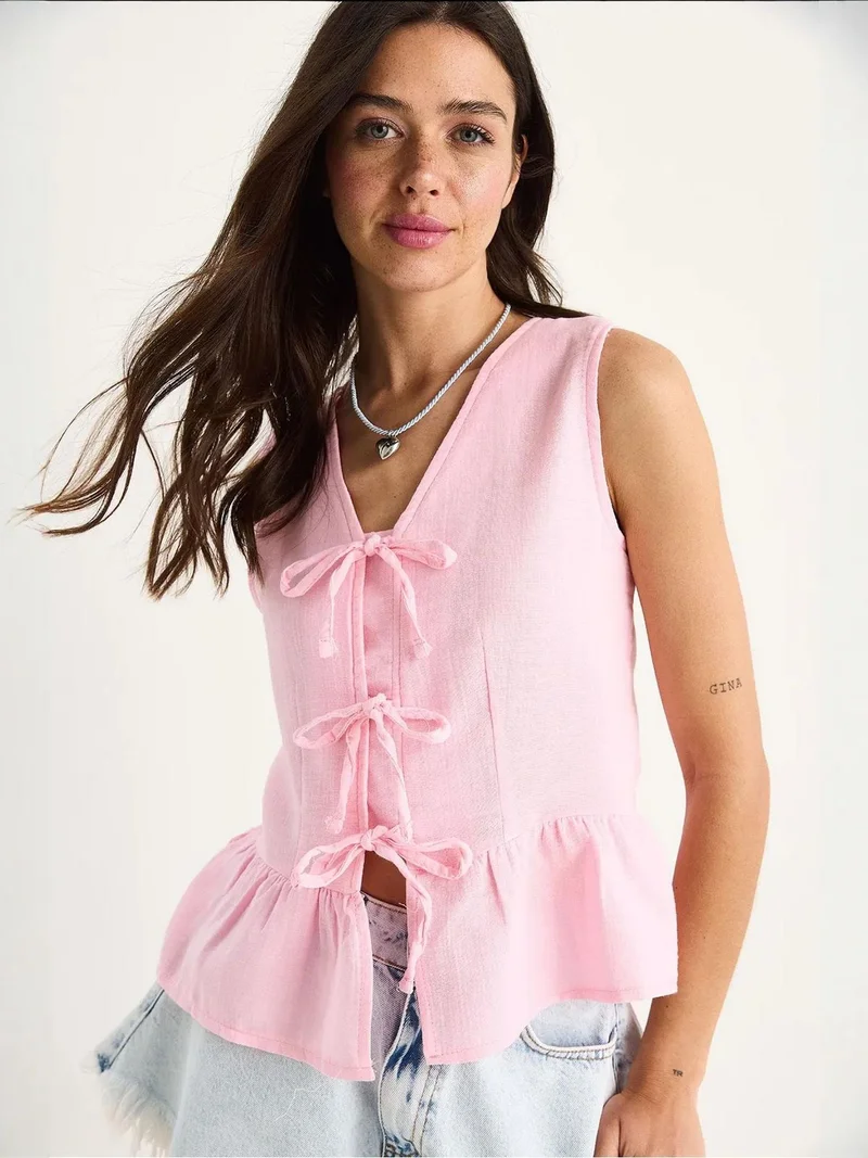 Bianco Lucci LUCCI V-Neck Crepe Blouse with Bow Tie