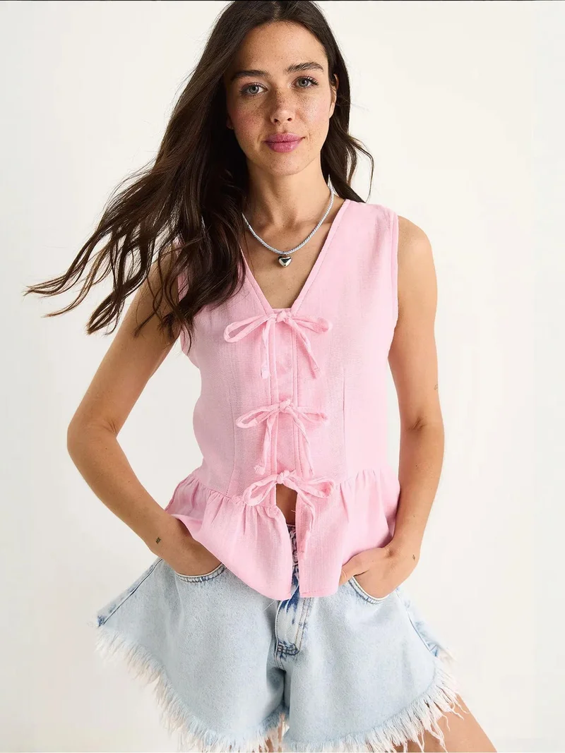 Bianco Lucci LUCCI V-Neck Crepe Blouse with Bow Tie