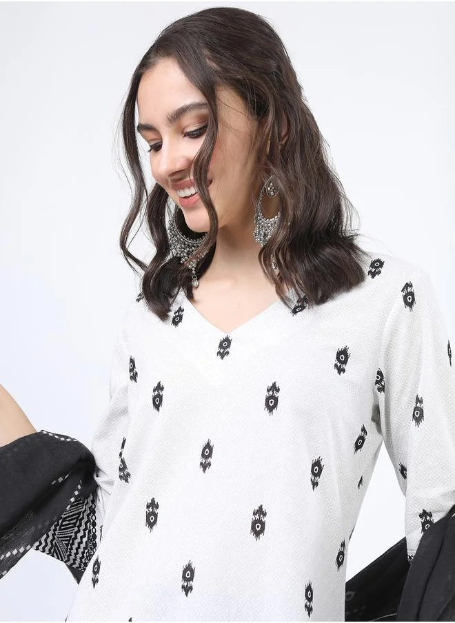 فيشود Women Black and White Printed Cotton Kurta Set by Styli