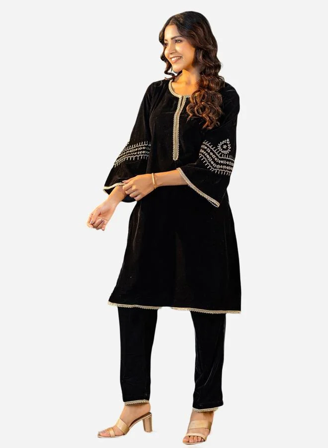 KASYA Women Embroidered Velvet Kurta and Pants Co-Ords