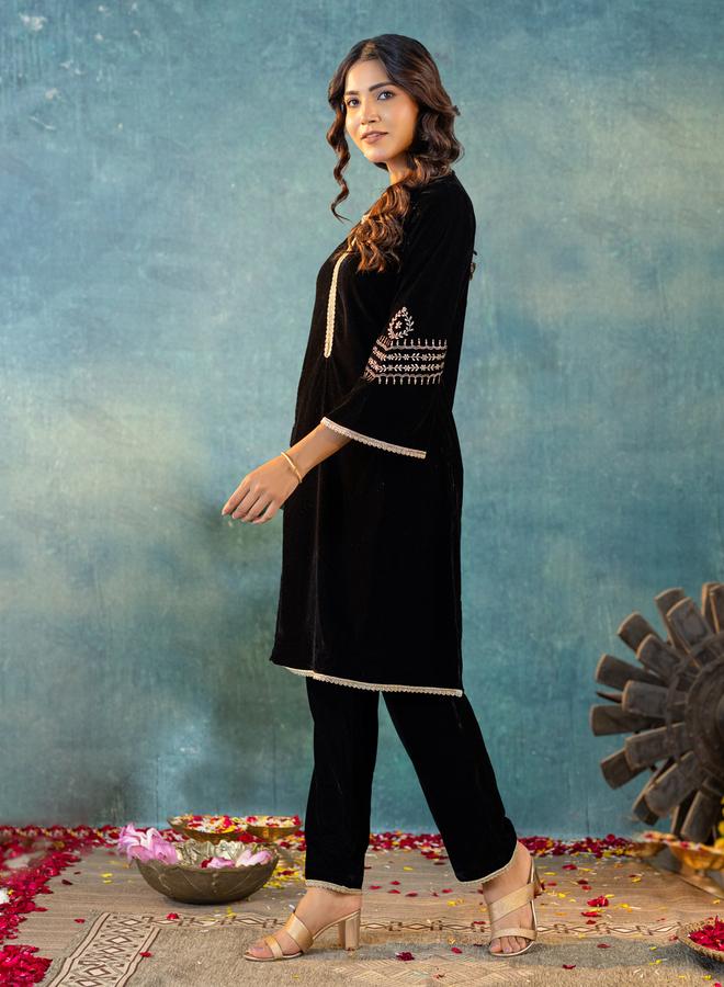 KASYA Women Embroidered Velvet Kurta and Pants Co-Ords - Image 4