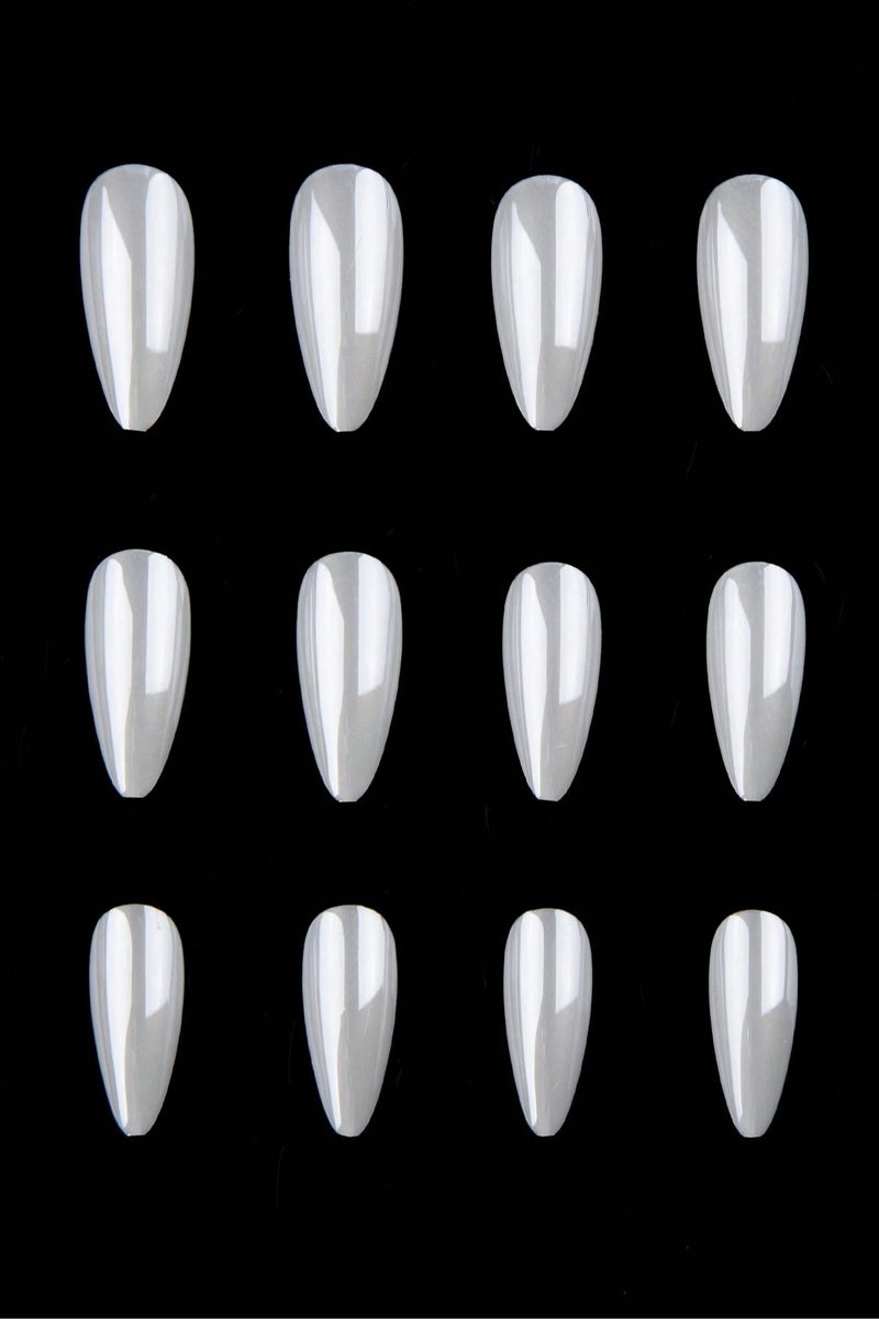 اظافر تركيب بشكل لوزي تحتوي العلبه على 24 ظفر مع مبرد اظافر و صمغ - Image 2