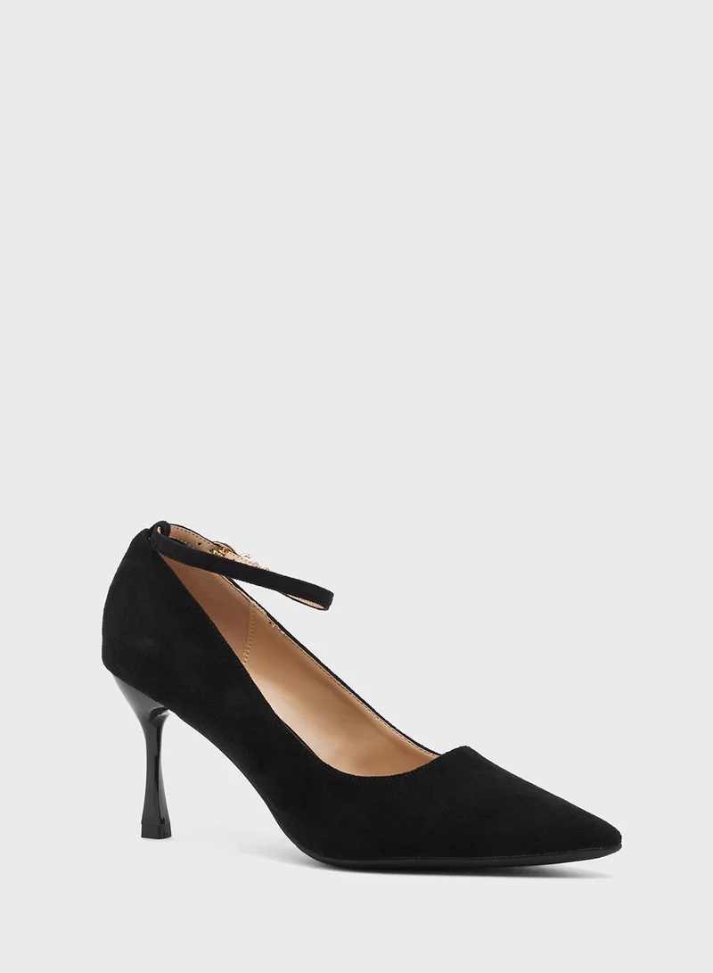 خزانة حذاء بكعب عالٍ