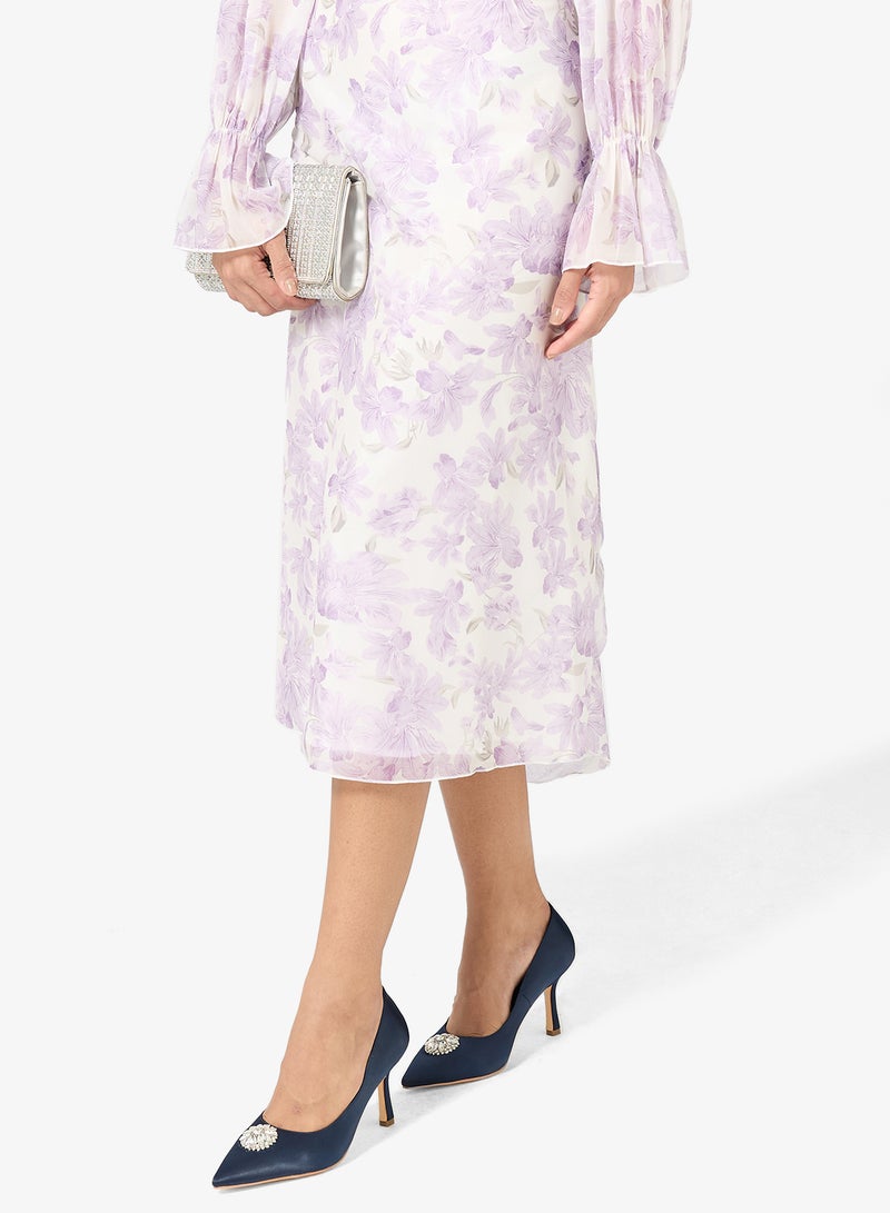 خزانة حذاء بكعب متوسط باللون الأزرق الداكن من الساتان مزين بالكريستال ومقدمة مدببة - Image 5