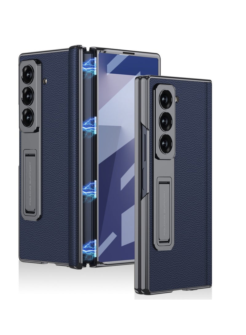 متوافق مع غلاف هاتف Samsung Galaxy Z Fold7. هذا الغلاف هو غلاف حصانة مزود بالطلاء الكهربائي، مصنوع من الجلد البسيط، ويحتوي على مفصل مغناطيسي ومقاوم للسقوط، يوفر حماية للهاتف.