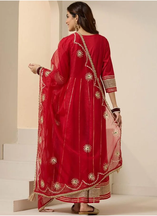 آي شين Palazzo Women Red Cotton Kurta Set with Embroidered pattern Tunic and Palazzo features a Round neckline and Three-Fourth Sleeve secured with Elastic closure and styled in Straight Fit ideal for Festive moments — exude elegance in every glance.