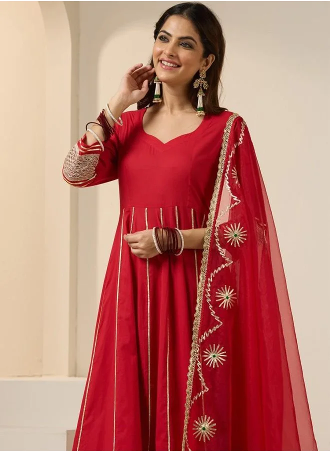 آي شين Palazzo Women Red Cotton Kurta Set with Embroidered pattern Tunic and Palazzo features a Round neckline and Three-Fourth Sleeve secured with Elastic closure and styled in Straight Fit ideal for Festive moments — exude elegance in every glance.