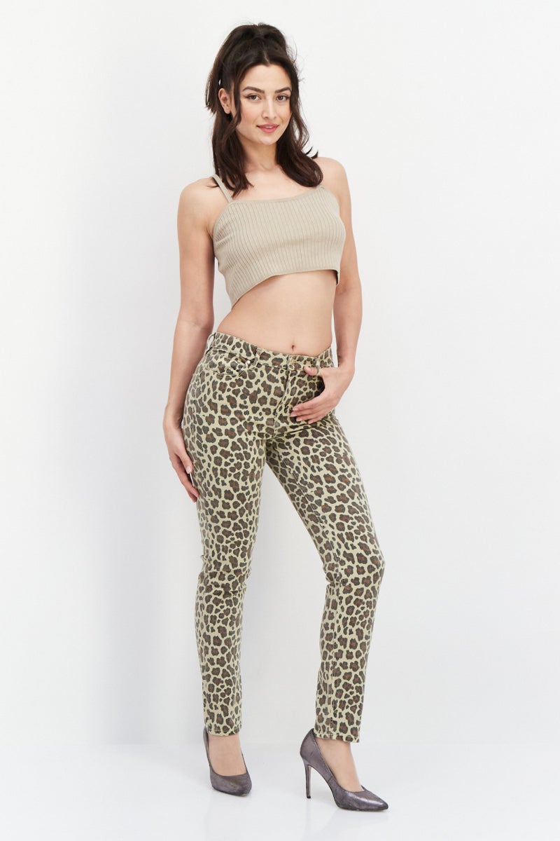 GUESS سروال ضيق بنمط حيواني للنساء، مزيج بيج - Image 4