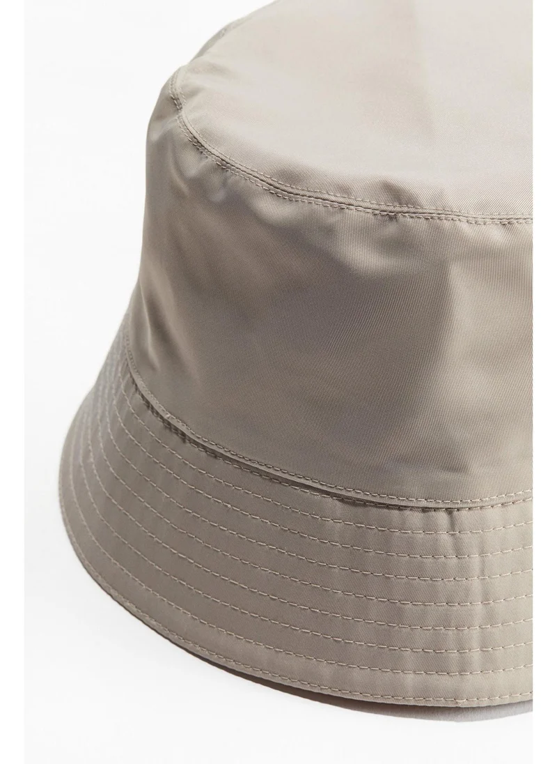 H&M Nylon bucket hat