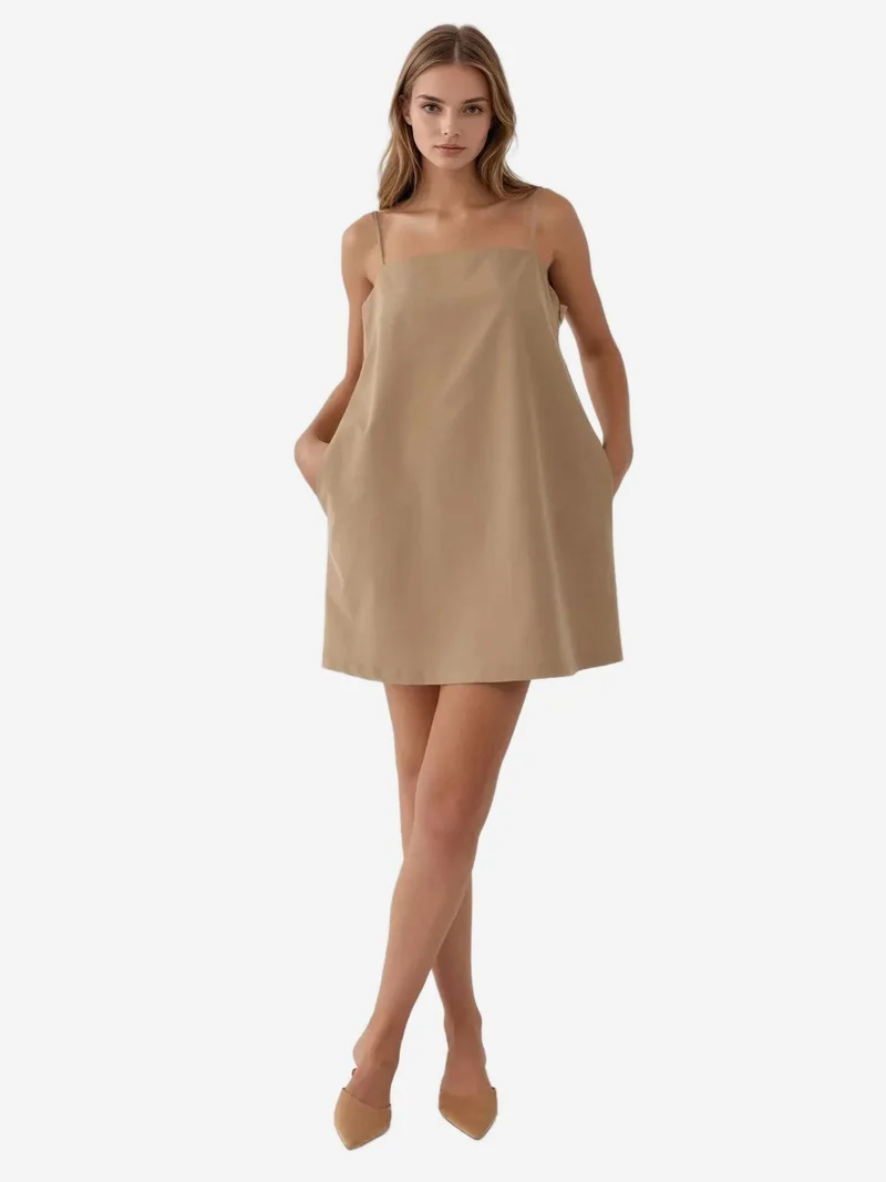 زوبعة فستان قصير بياقة مربعة وجيوب