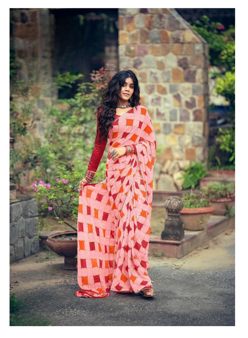 Grab Mantra Pink-Orange Georgette Geometric Print Saree With Plain Unstitched Blouse  - Image 2