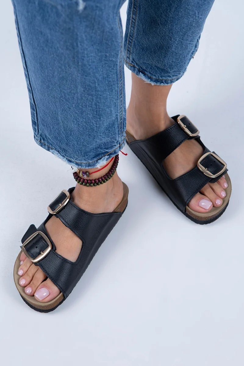 مانجيرو شبشب مانيجيرو إيرين النسائي من الجلد الطبيعي الأسود مع إبزيم مزدوج - ذهبي