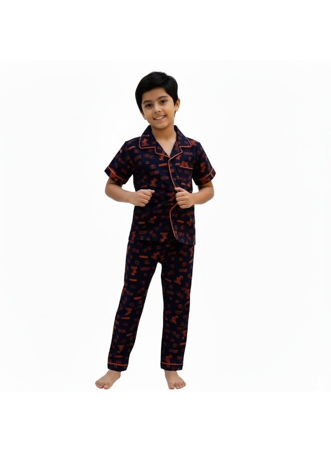 جوانا طقم بيجاما للأولاد مطبوع، قميص بأزرار وبنطال، باللون الأزرق الداكن - Image 4