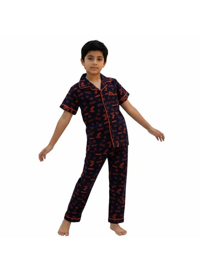 جوانا طقم بيجاما للأولاد مطبوع، قميص بأزرار وبنطال، باللون الأزرق الداكن - Image 2
